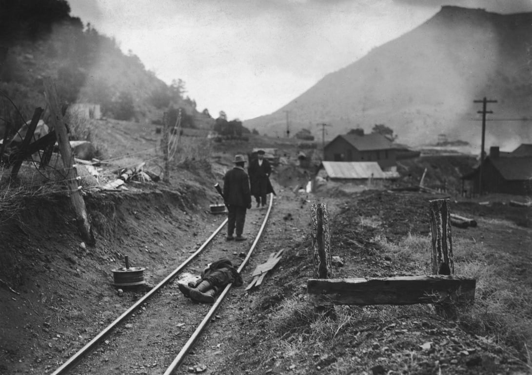 Archival news photo of the aftermath of the Ludlow Massacre.