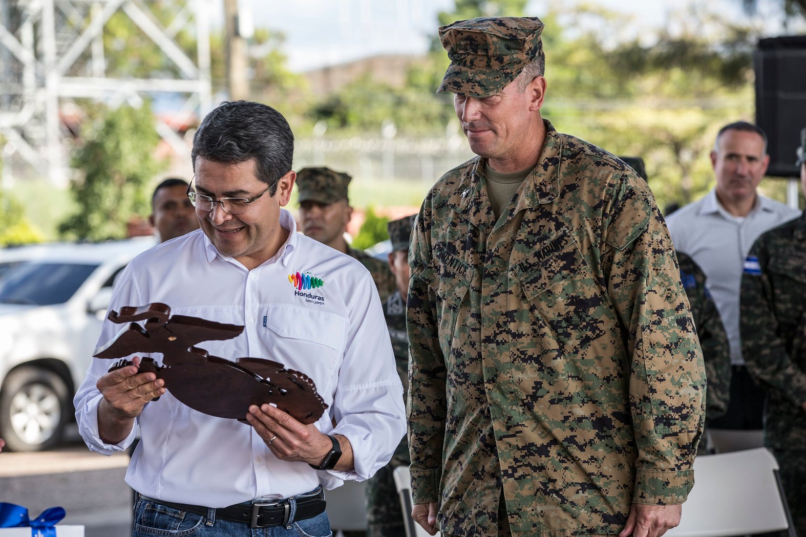 President Juan Orlando Hernández being presented with an award in November 2016 by Marine Col. Thomas Prentice, commanding officer for US Southern Command(U.S. Marine Corps photo by Cpl. Kimberly Aguirre)